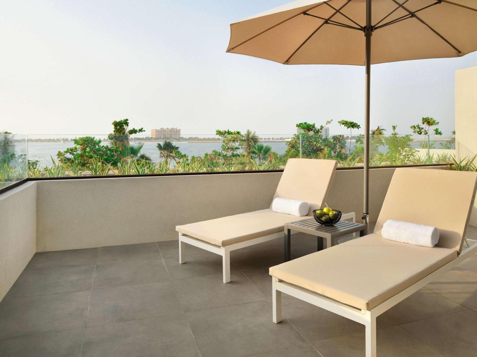 Moevenpick Resort Al Marjan Island Ras el Kaïmah Extérieur photo A view of the Palm Jumeirah from the hotel